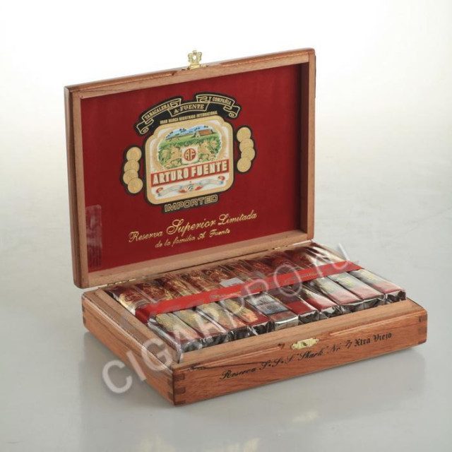 Сигары Arturo Fuente Anejo №77 Shark с автографом Карлито Фуенте(Артуро Фуенте)